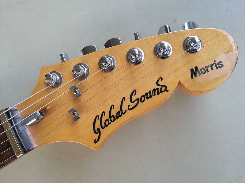 Guitare Morris Global Sound de 1984, gros plan sur la tête Guitare Morris Global Sound de 1984, gros plan sur la tête
